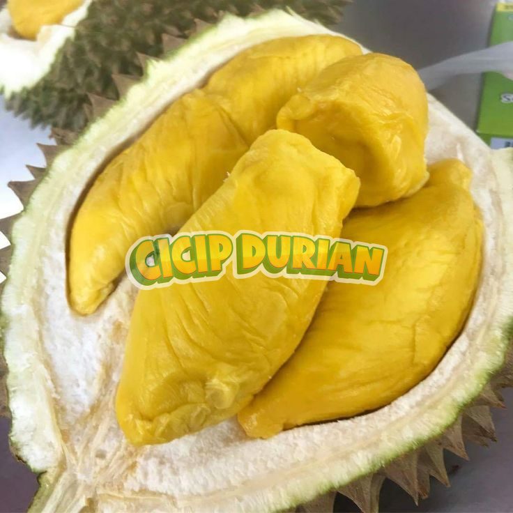 Daging durian Musang King berwarna kuning cerah, kaya serat dan vitamin